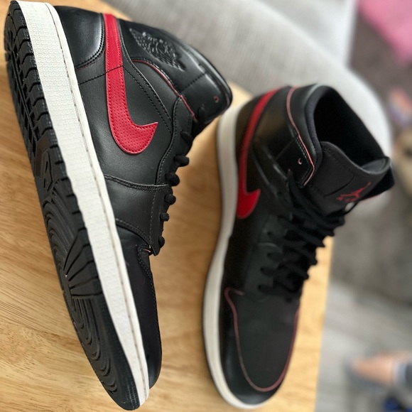 Air Jordans 1 mid - Picture 5 of 5